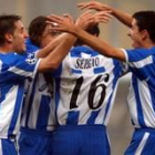 La plantilla deportivista se felicita tras la consecución del segundo gol del partido