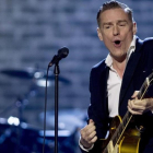 Bryan Adams, en un concierto en Calgary, el 3 de abril del 2016.