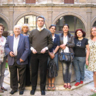 El profesor Alexander Zavisa von Schlauter, con sus alumnos del año pasado.