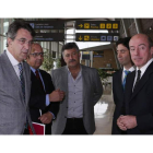 Juan Martínez Majo, Francisco Castañón, Ángel Calvo, Ángel Rubal y Juan Corral, ayer en el aeropuerto de León. RAMIRO