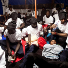 Rescate, el pasado domingo, de parte de los 629 migrantes que viajan ahora en el Aquarius.