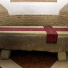 Sepulcro con los restos de Alfonso VI, en el monasterio de Sahagún