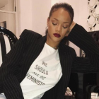 Rihanna pone de moda una camiseta de Dior como lema feminista.