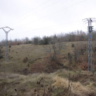 Un tendido eléctrico en la montaña oriental. CAMPOS