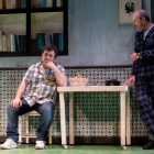 Secun de la Rosa y Miguel Rellán protagonizan la obra teatral basada en la novela de Santiago Lorenzo. JAVIER NAVAL
