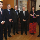 Juan Vicente Herrera junto a Valentín Díez Morodo. Les acompañan Juan Martínez Majo, Antonio Silván, Olga Beberide y Juan Carlos Suárez-Quiñones.