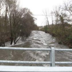 El Cúa se tiñó de negro a consecuencia de las lluvias que arrastraron residuos forestales calcinados