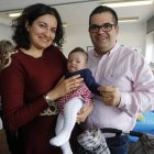 Elena, Manuel y Ángel, ayer en la asociación de Amidow León. MARCIANO
