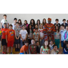 Foto de familia de los participantes en la jornada solidaria del CRA de El Burgo Ranero. ACACIO