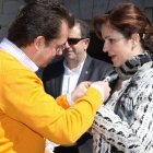 Clemente recibe la distinción de Pino de Plata durante la Fiesta de los Gabarreros en El Espinar.