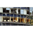 Los bomberos de Bilbao trabajaron ayer en el exterior de la sede de EITB en Bilbao, tras la explosió