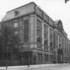 Imagen de la sede central de la Gestapo en el numero 8 de la Prinz Albrecht Strasse de Berlin, destruida en los bombardeos 1945, del libro de Frank McDonough.