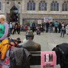Uno de los actos celebrados ayer en la plaza de Botines por los promotores del 15-M. JESÚS F. SALVADORES