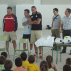 Javi de Grado y Luis Ballesteros respondiendo a los niños.