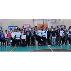 Foto de familia de los participantes en el Campeonato de Edades y Cadetes de tiro con arco en sala celebrado en el Margarita Ramos. DL