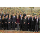 Los representantes de la Federación Nacional de Donantes de Sangre con los príncipes de Asturias en el palacio de La Zarzuela.