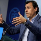 El vicesecretario general de organización del PP, Fernando Martínez Maíllo, en la rueda de prensa que ha ofrecido este lunes en la sede del partido.