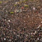 Miles de egipcios se volvieron a concentrar ayer en la plaza Tahrir, en la capital del país.