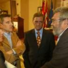 Rosa Valdeón, Francisco Fernández, Fermín Carnero y Cándido Méndez antes del acto inaugural