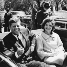 John y Jackie Kennedy, en el coche oficial en Washington, en mayo de 1961.