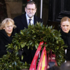El Presidente del Gobierno en funciones, Mariano Rajoy, junto a Cristina Cifuentes y Manuela Carmena presidiendo el acto en memoria de las víctimas del 11 M.