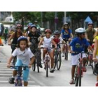 Cientos de niños y mayores disfrutaron ayer de una marcha en bicicleta por las calles de la ciudad