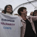 Autoridades de la Comisión Europea, este miércoles, en la presentación de la iniciativa solidaria juvenil.