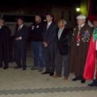 Los cófrades de honor disfrutaron de los bailes de los danzantes