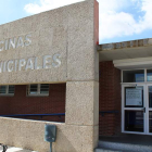 Exterior de las instalaciones del centro deportivo y de ocio de Trobajo del Camino.
