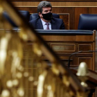 El ministro José Luis Escrivá en su escaño del Congreso. JAVIER LIZÓN