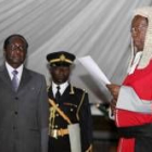 Un momento del acto del polémico juramento de Mugabe como nuevo presidente del país africano