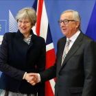 El presidente de la Comision Europea, Jean-Claude Juncker, recibe a la primera ministra britanica, Theresa May.