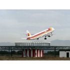 Un avión despega del aeropuerto de León el 8 de diciembre