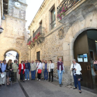 La comitiva de expertos fue recibida por la concejala de Turismo en el Museo del Bierzo. ANA F. BARREDO
