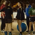 El técnico del Cleba, Javi Callejo, junto a sus jugadoras.