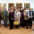 Los pintores posan junto a sus obras con la concejala de Cultura Ana Luisa Durán