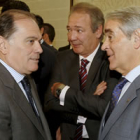 Tomás Villanueva conversa con José Ignacio Lagartos y José Ignacio Mijangos