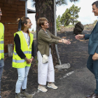 Pedro Sánchez durante su visita a las obras de la nueva carretera de La Palma. FERNANDO ALVARADO