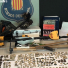 Material aprehendido por los Mossos y maquinaria que utilizaban los ladrones.