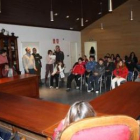 Un momento del pleno infantil celebrado ayer en el Ayuntamiento de La Pola.