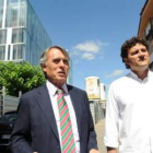 Francisco Álvarez y Manuel García ayer visitando las obras del ayuntamiento de Villaquilambre.