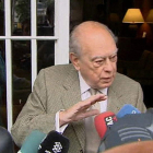 Jordi Pujol, saliendo ayer de su casa de Barcelona. .