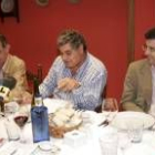 El presidente del CEL, Domingo Fuertes -en el centro-, en un momento de la rueda de prensa