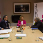 La consejera de Familia e Igualdad de Oportunidades, Alicia García, durante la reunión.
