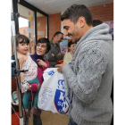 Los jugadores visitaron ayer el Hospital El Bierzo