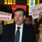 El exsecretario general del PSM, Tomás Gómez, en su llegada a una entrevista tras su destitución.