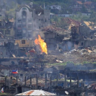 Llamas en un edificio en Marawi.