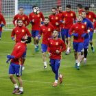 La selección española, durante el entrenamiento de ayer en Wembley. JUAN CARLOS HIDALGO