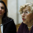 La alcaldesa de Madrid, Manuela Carmena, junto a la portavoz municipal, Rita Maestre