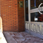 Portal en el que se encontró al bebé abandonado en abril del año 2016. RAMIRO